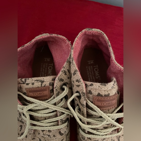 NIB TOM’s Desert Botas Snow Leopard Booties - Picture 4 of 7